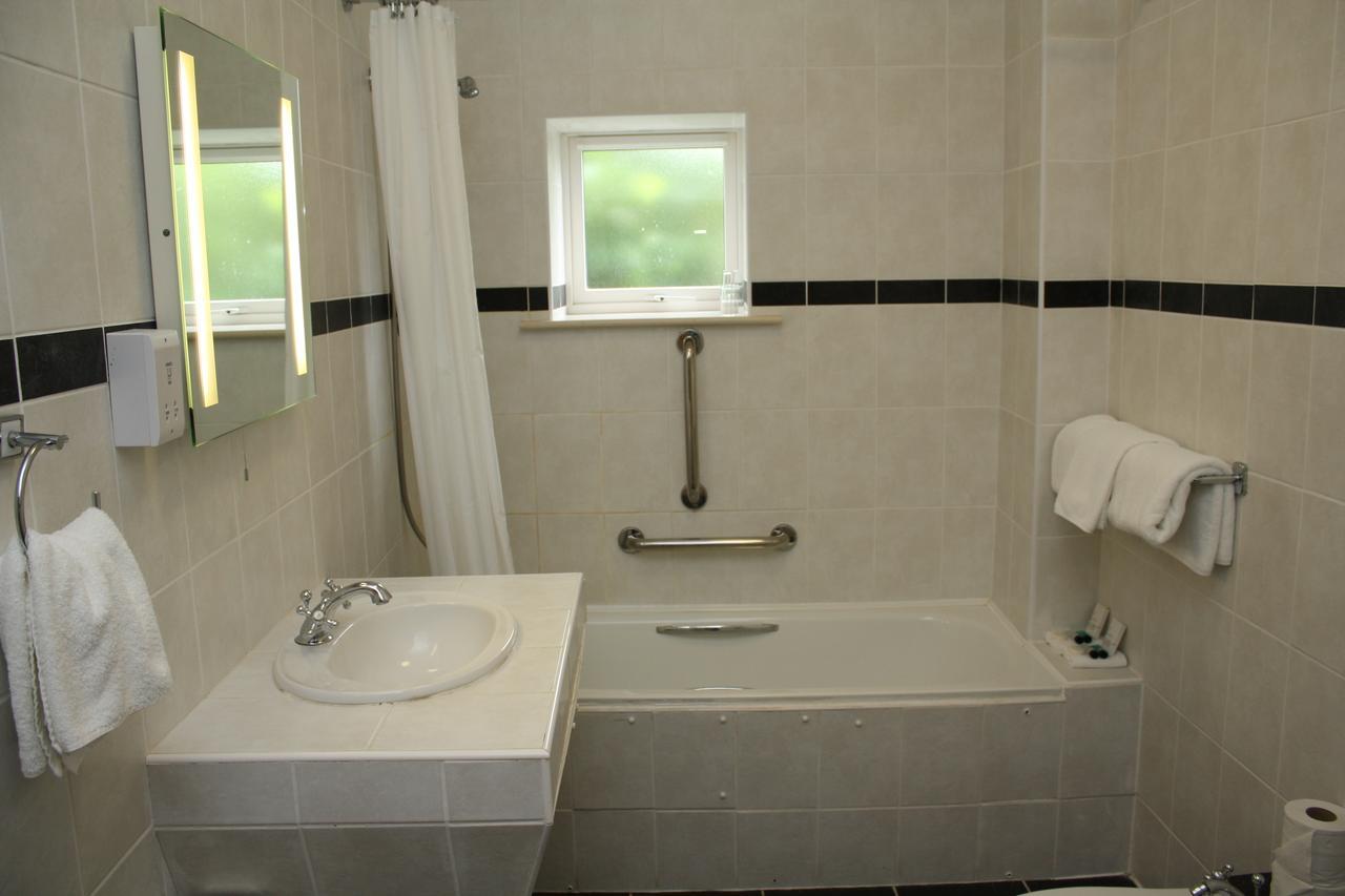 Woodhill House Guest house 3*