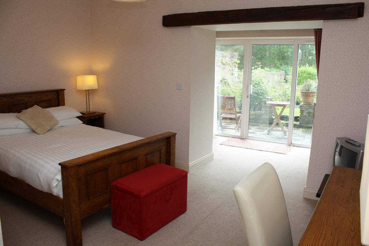 Woodhill House 3*