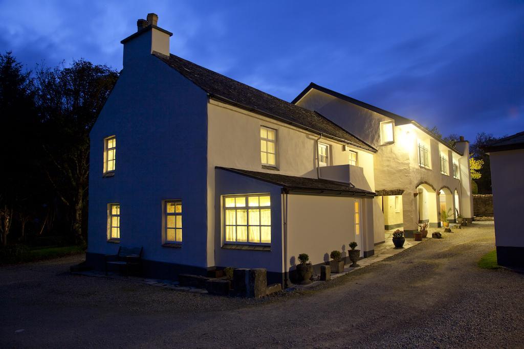 Woodhill House 3*