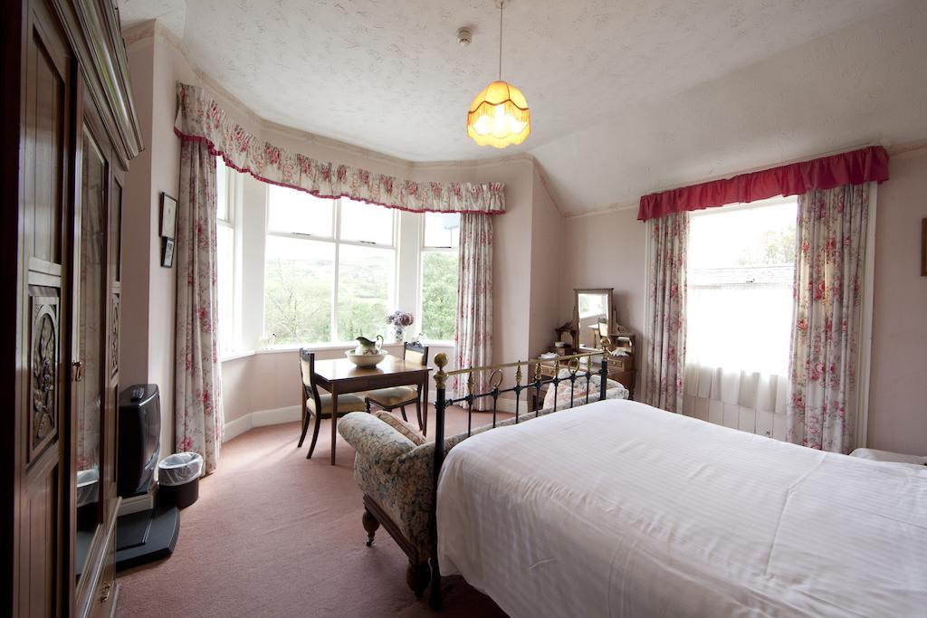 Woodhill House 3*